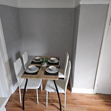 Вилла Bright 4-Bed House 15 Min To Manchester Centre Экстерьер фото