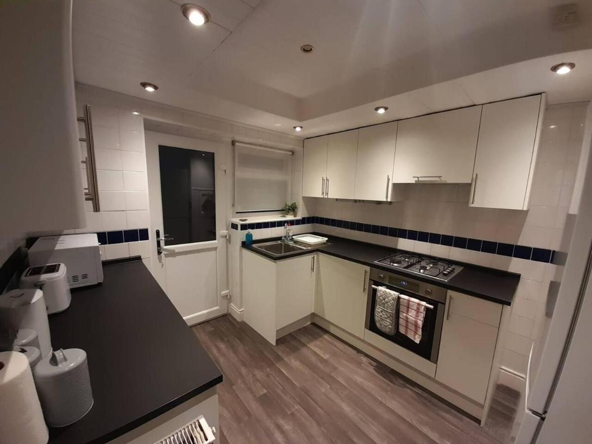 Вилла Bright 4-Bed House 15 Min To Manchester Centre Экстерьер фото