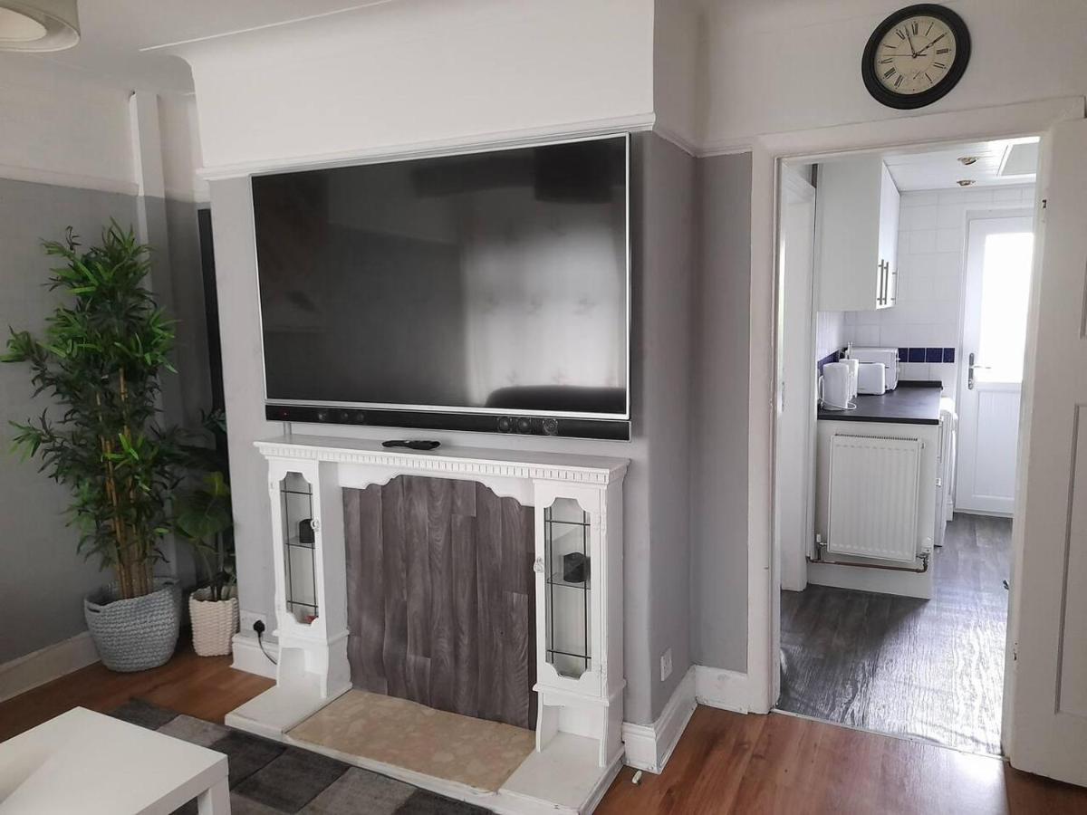 Вилла Bright 4-Bed House 15 Min To Manchester Centre Экстерьер фото