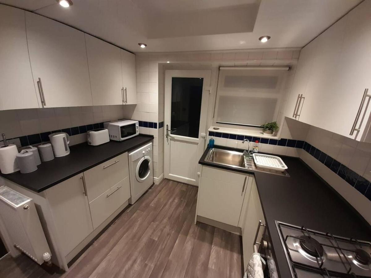 Вилла Bright 4-Bed House 15 Min To Manchester Centre Экстерьер фото